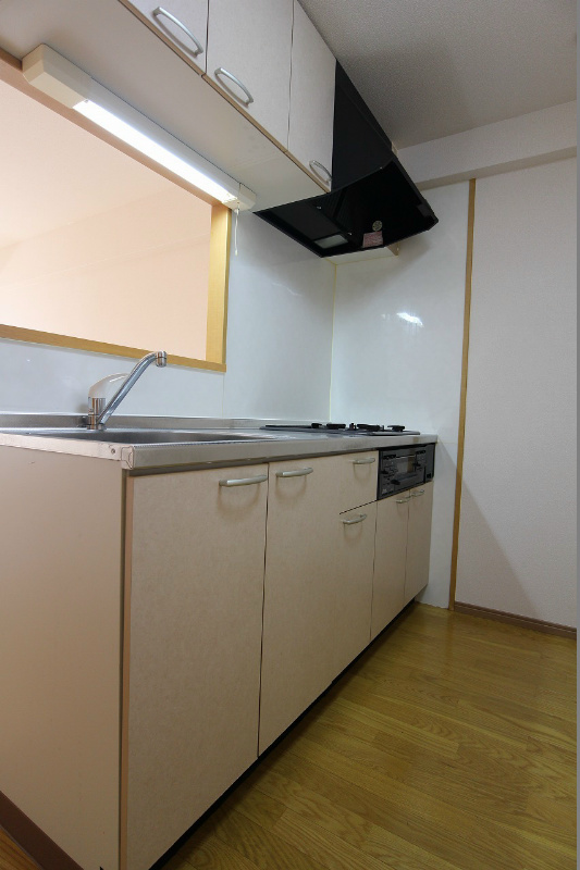 キッチン　システムコンロ付き。