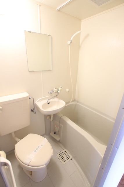 バス・シャワールーム　バストイレ同室です♪