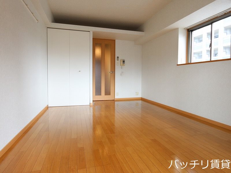 居室・リビング　別号室タイプの為、現状を優先致します。