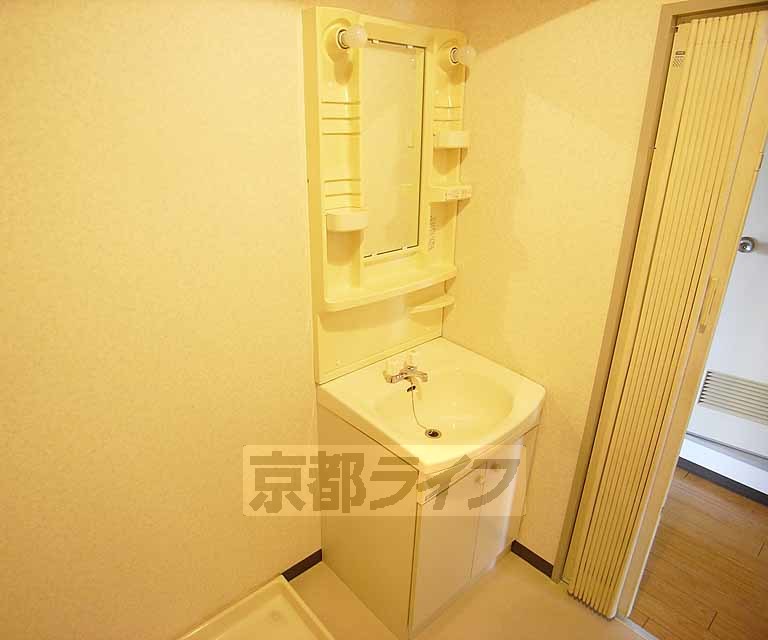 洗面設備　身支度はこちらでどうぞ