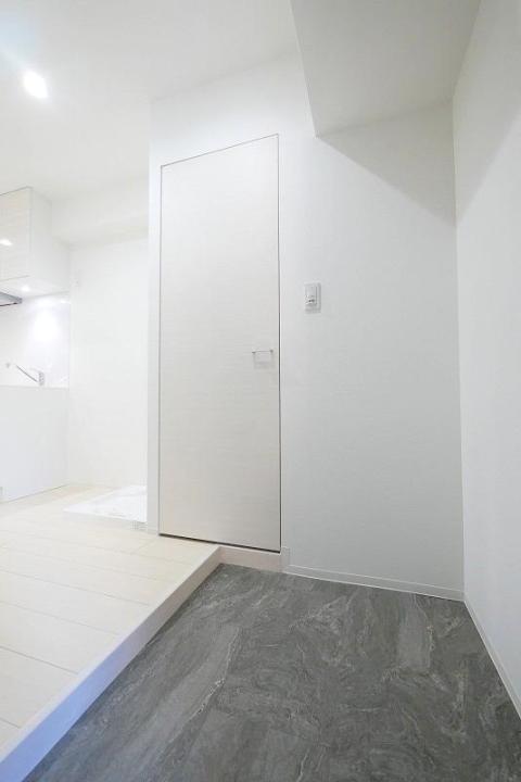 玄関　※別部屋の参考写真です。