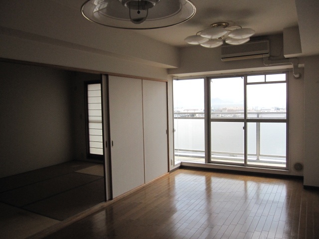 居室・リビング　南向きリビング