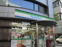 コンビニ　ファミリーマート 牛島町店（コンビニ）まで150m
