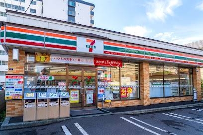 コンビニ　セブンイレブン札幌平岸2条7丁目店（コンビニ）まで187m