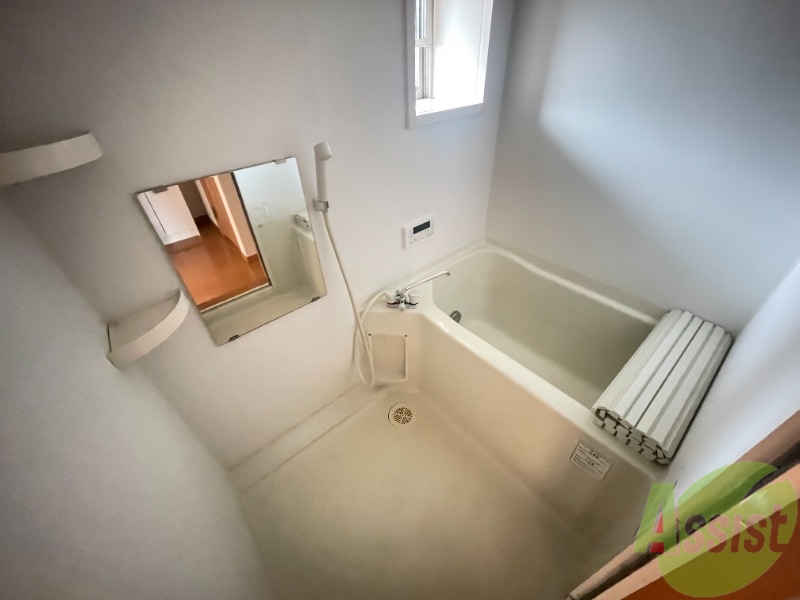 バス・シャワールーム　こちらはお風呂。一日の疲れをここで癒してください。