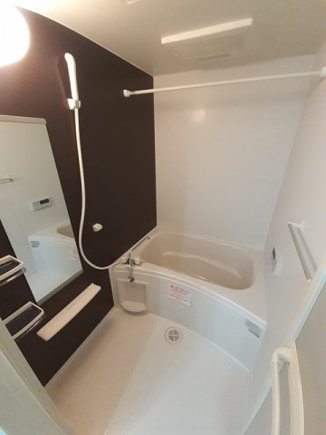 バス・シャワールーム　コンパクトで使いやすいお風呂です