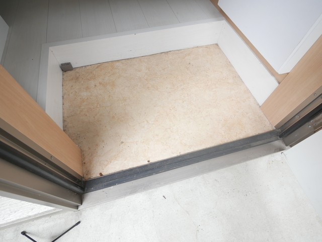 玄関　★お掃除のし易い玄関です★