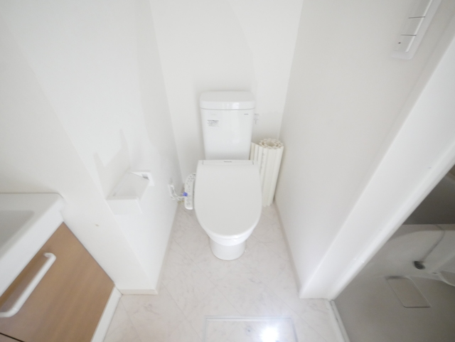 トイレ　★人気の温水洗浄便座付です★