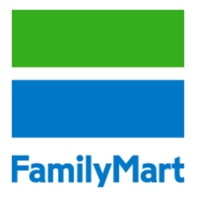 コンビニ　ファミリーマート十三東店（コンビニ）まで228m