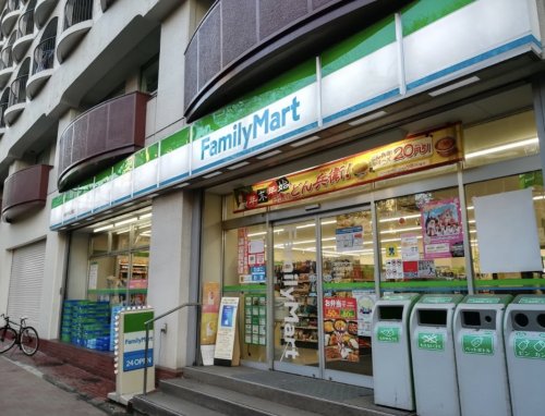 コンビニ　ファミリーマート 新宿中央公園店（コンビニ）まで415m