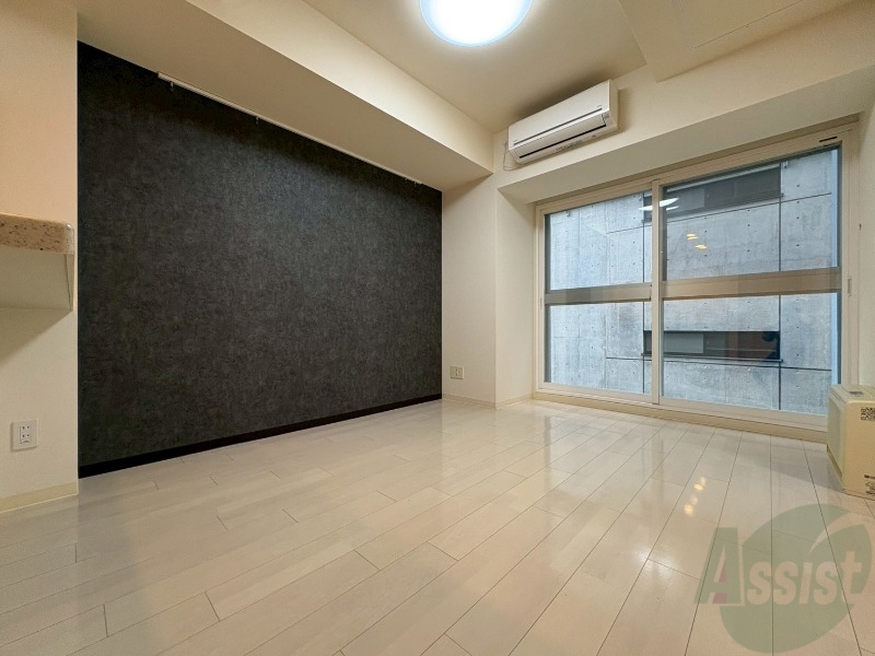 居室・リビング　リビングです。木目のフローリングが落ち着きますね。