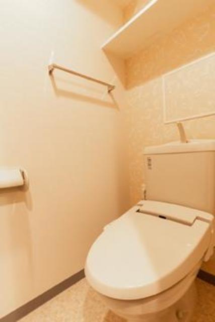 トイレ　※写真は同タイプ住戸です。