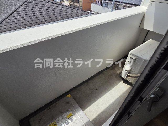 バルコニー　バルコニーからの眺めを楽しみながら食事をしませんか