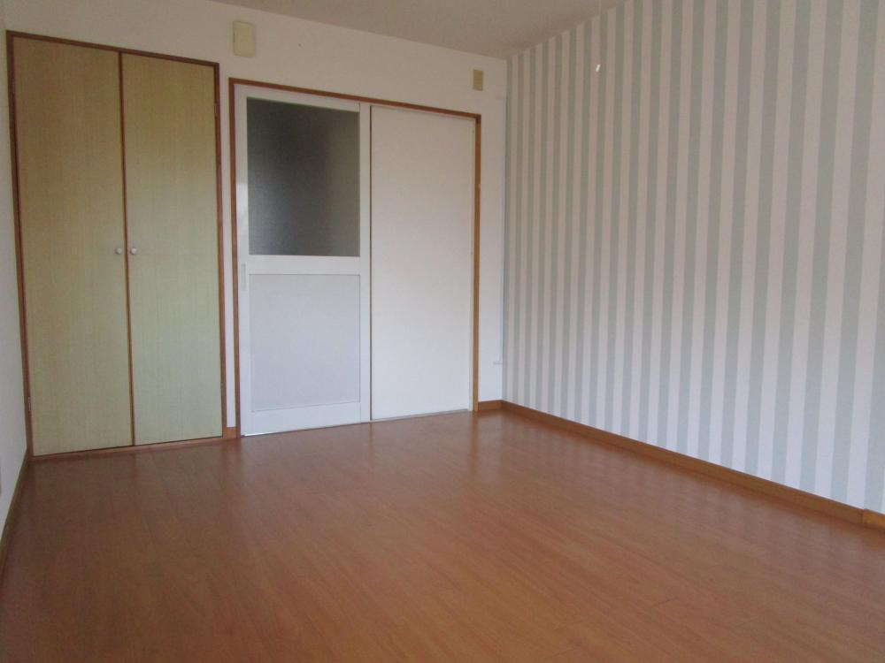 居室・リビング　南西向き※室内写真は同物件他室です。