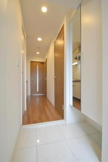 玄関　天井高シューズボックス！！全身鏡付き（＾○＾）