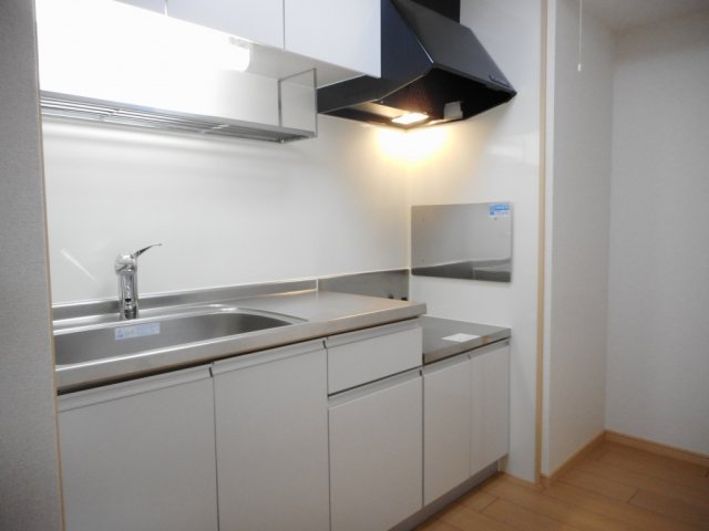 キッチン　コンパクトなキッチンで掃除もラクラク