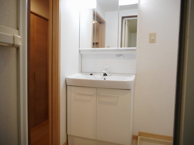 洗面設備　使いやすい洗面所です