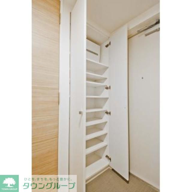 玄関　※写真は同タイプ住戸です。