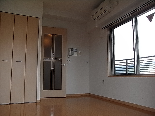 居室・リビング　同マンションの他のお部屋の写真です