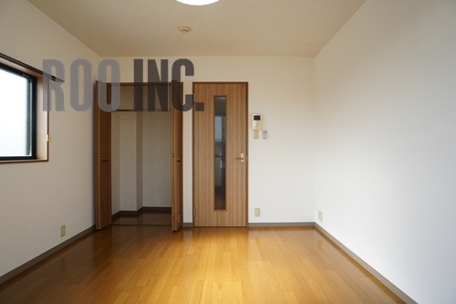 居室・リビング　写真は反転のお部屋です