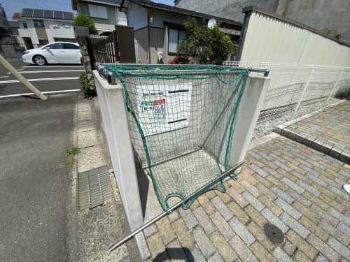 建物外観　敷地内ゴミ置場
