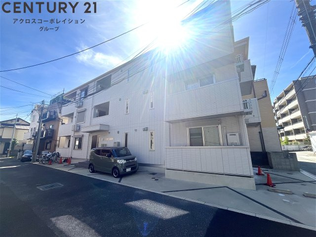 建物外観　オートロックで外部の人間が簡単に出入りできないため安心です。