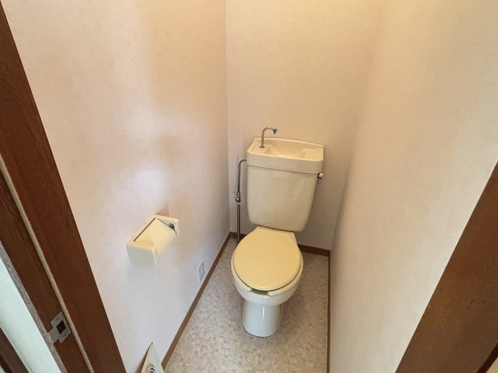 トイレ　トイレ内コンセントございます。