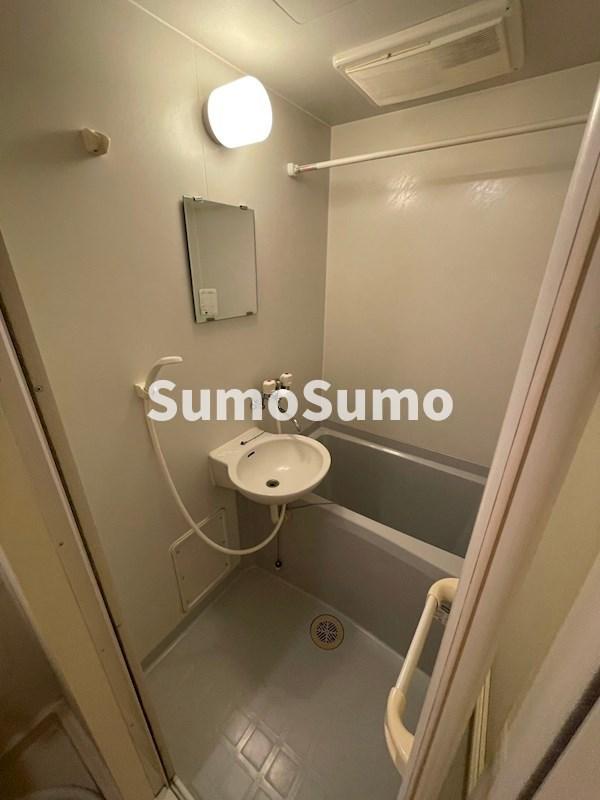バス・シャワールーム　落ち着いた空間のお風呂です