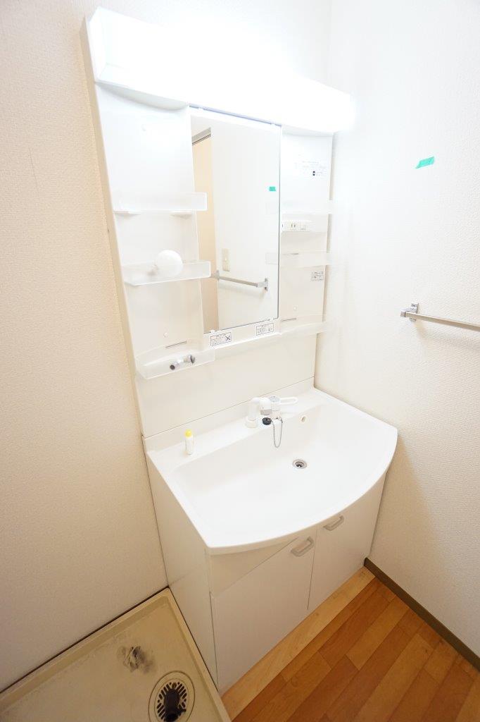 洗面設備　※同物件・反転タイプの写真です。
