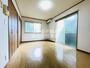 居室・リビング　２面採光なので、明るく風通しのよい過ごしやすいお部屋です♪