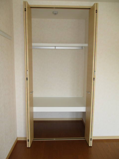 収納　南側洋室クローゼット