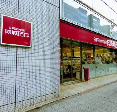 スーパー　成城石井小伝馬町店（スーパー）まで528m