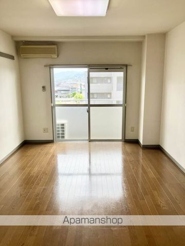 泉川マンションの居間写真