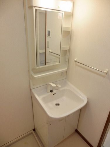 洗面設備　嬉しい独立洗面台。