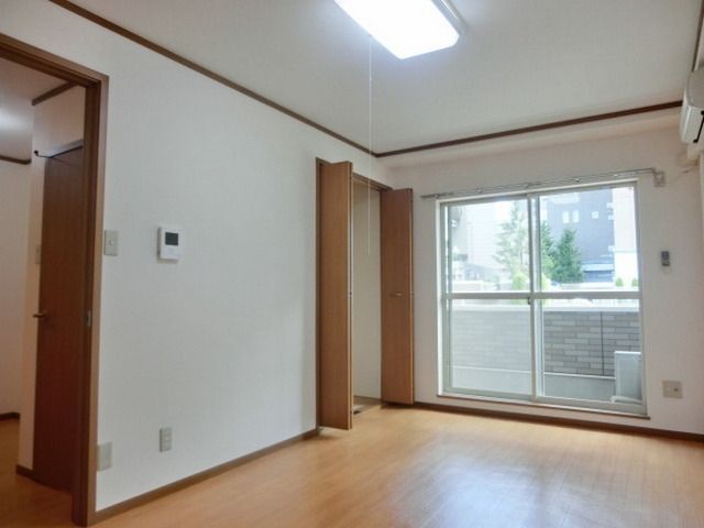 居室・リビング　明るい洋室のお部屋です。