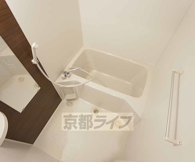 バス・シャワールーム　清潔感のある浴室です。