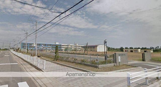 小学校　鹿嶋市立平井小学校（小学校）まで725m