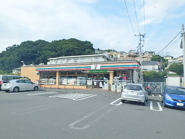 コンビニ　セブンイレブン（コンビニ）まで650m