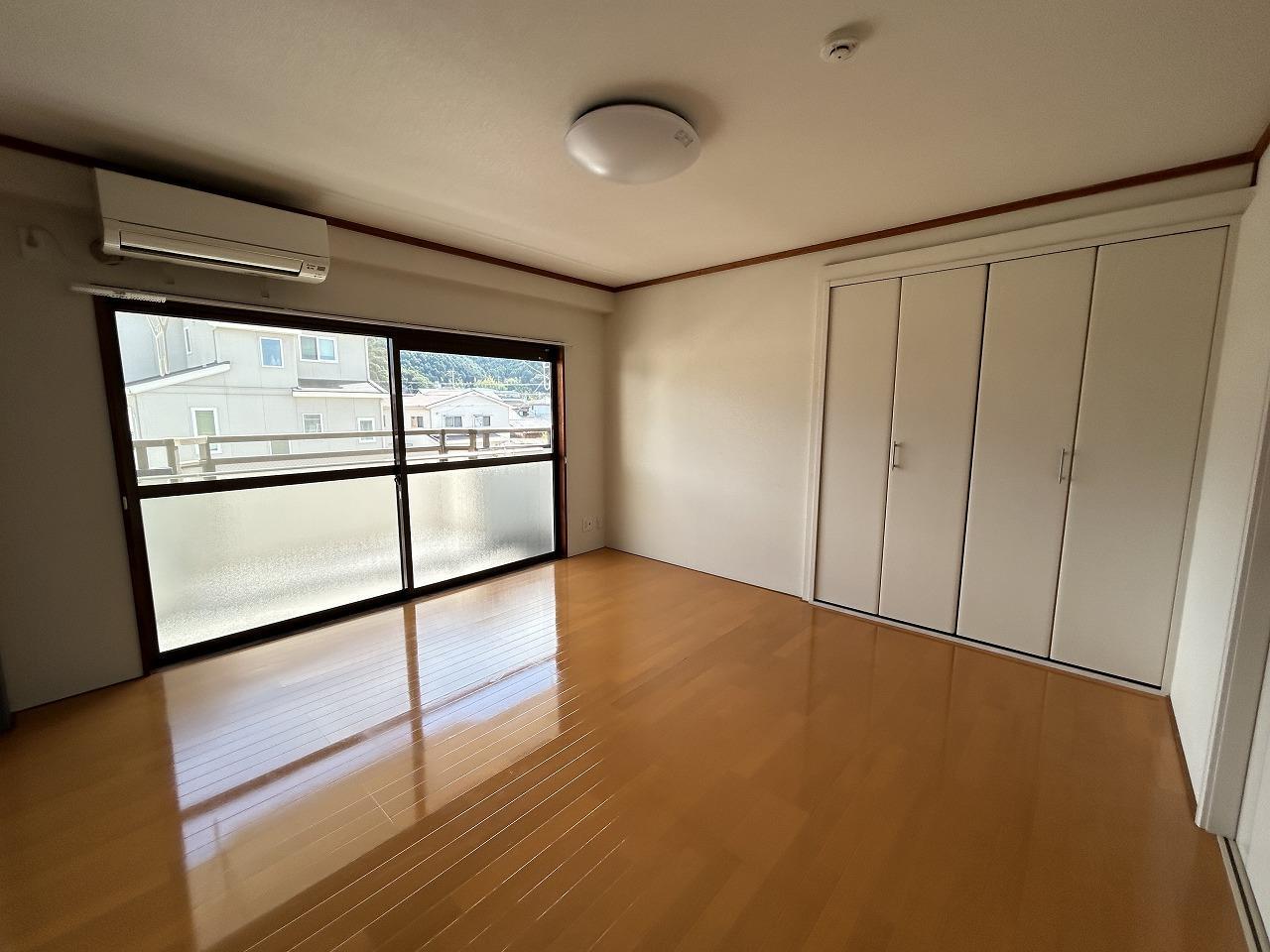 アーバンコート河内町の居間写真