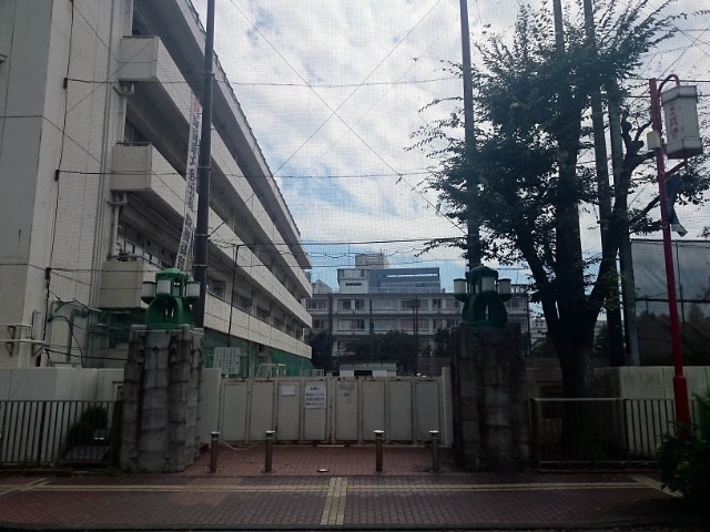 中学校　横浜市立港中学校（中学校）まで802m