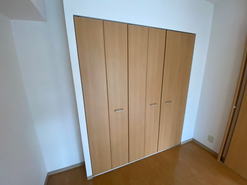 収納　寝室の収納です。部屋がすっきり片付きます。