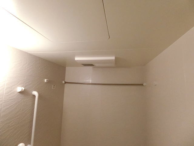 その他設備　浴室乾燥機付きで雨の日も安心