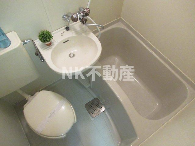 バス・シャワールーム　コンパクトで使いやすいお風呂です