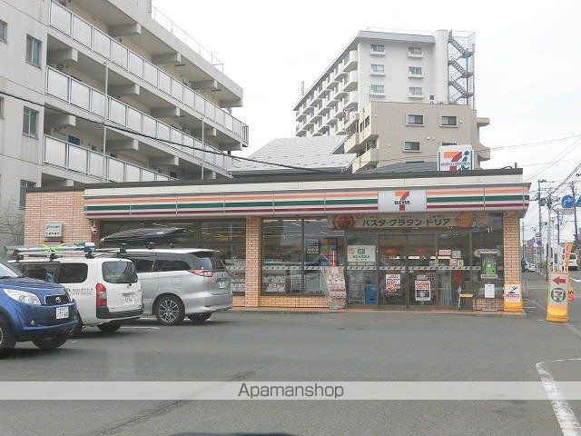 コンビニ　セブンイレブン（コンビニ）まで407m