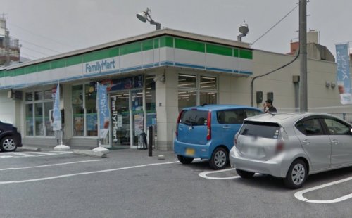 コンビニ　ファミリーマート識名三丁目店（コンビニ）まで436m