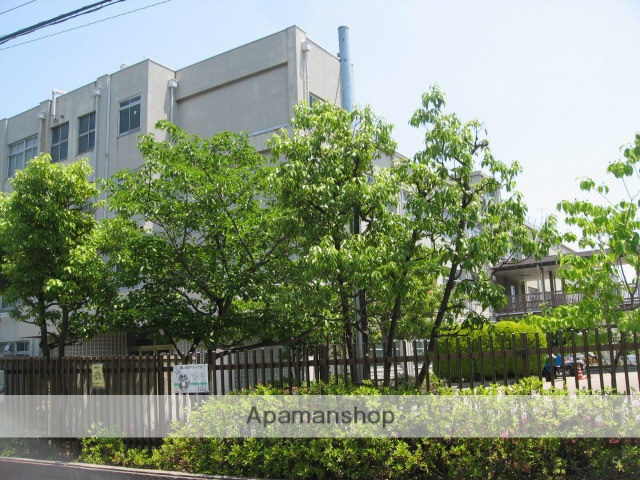 小学校　高槻市立如是小学校（小学校）まで554m