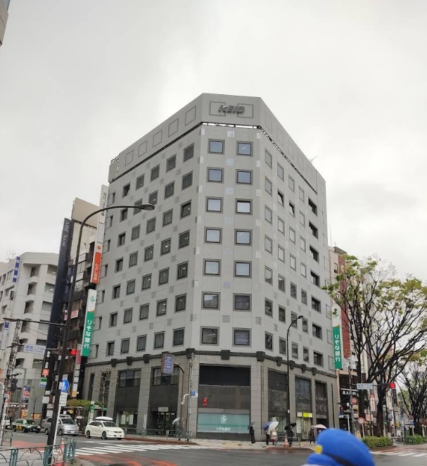 銀行　りそな銀行新宿支店（銀行）まで626m