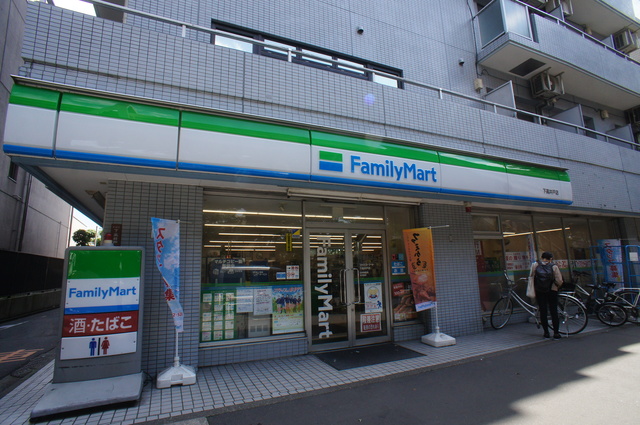 コンビニ　ファミリーマート下高井戸店（コンビニ）まで526m