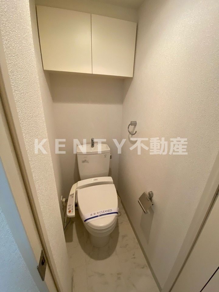 トイレ　落ち着いた色調のトイレです