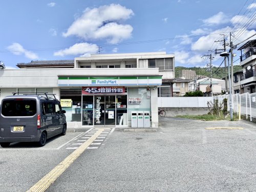 コンビニ　ファミリーマート箕面如意谷店（コンビニ）まで34m